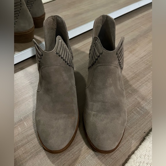 VINCE CAMUTO Pevista Bootie Suede - Picture 2 of 6